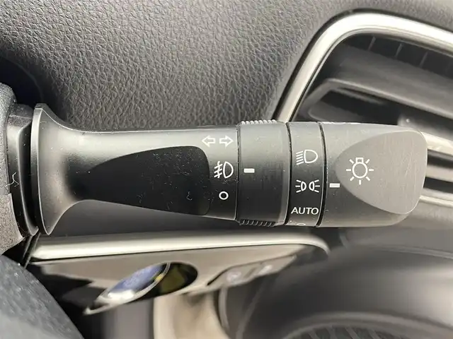 トヨタ プリウス A プレミアム 滋賀県 2016(平28)年 5.4万km スティールブロンドM 禁煙車/純正9型ナビ/CD.DVD.Bluetooth.フルセグ/バックカメラ/トヨタセーフティセンス/・プリクラッシュセーフティ/・レーンディパーチャーアラート/・オートマチックハイビーム/・レーダークルーズコントロール/LEDヘッドライト/前席シートヒーター/D席パワーシート/本革黒シート/ヘッドアップディスプレイ/クリアランスソナー/ブラインドスポットモニター/社外エアロ/パーキングアシスト/純正前方ドライブレコーダー/ビルトインETC