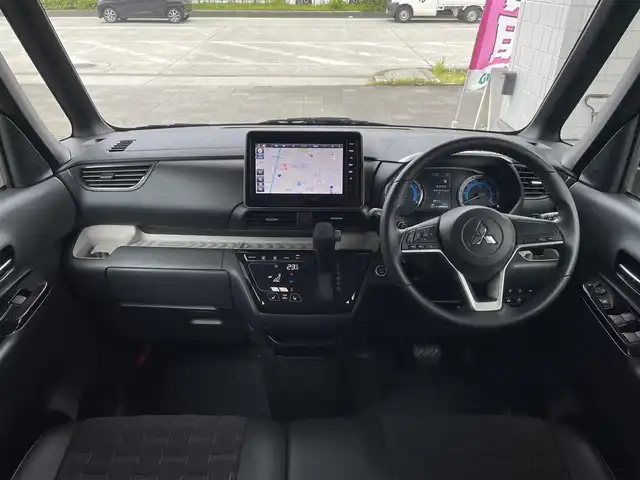 三菱 デリカミニ T 愛知県 2023(令5)年 1万km オレンジⅡ 4WD/合皮ハーフレザーシート/純正９型ナビゲーション/Bluetooth・フルセグテレビ/ハンズフリー両側パワースライドドア/アダクティブLEDヘッドライト/フォグライト/オートライト/社外前後ドラレコ（CS-72FH)/衝突軽減ブレーキ/車線逸脱警報/速度標識認識機能/エクシードバイザー/ヒルディセントコントロール/インパネトレイマット/ステアリングスイッチ/前席シートヒーター/パドルシフト/クリアランスソナー/ルーフレール/サイドデカール/ダイナミックシールドブラック/テールゲートガーニッシュブラック/サイドデカール/エクシードバイザー/ルーフレール/スマートキー/プッシュスタート/オールウェザー用純正フロアマット/アームレストコンソールブラック/保証書/取扱説明書/スペアスマートキー