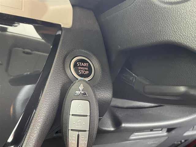 三菱 デリカミニ T 愛知県 2023(令5)年 1万km オレンジⅡ 4WD/合皮ハーフレザーシート/純正９型ナビゲーション/Bluetooth・フルセグテレビ/ハンズフリー両側パワースライドドア/アダクティブLEDヘッドライト/フォグライト/オートライト/社外前後ドラレコ（CS-72FH)/衝突軽減ブレーキ/車線逸脱警報/速度標識認識機能/エクシードバイザー/ヒルディセントコントロール/インパネトレイマット/ステアリングスイッチ/前席シートヒーター/パドルシフト/クリアランスソナー/ルーフレール/サイドデカール/ダイナミックシールドブラック/テールゲートガーニッシュブラック/サイドデカール/エクシードバイザー/ルーフレール/スマートキー/プッシュスタート/オールウェザー用純正フロアマット/アームレストコンソールブラック/保証書/取扱説明書/スペアスマートキー