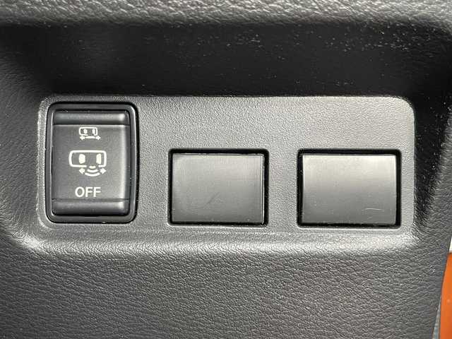 三菱 デリカミニ T 愛知県 2023(令5)年 1万km オレンジⅡ 4WD/合皮ハーフレザーシート/純正９型ナビゲーション/Bluetooth・フルセグテレビ/ハンズフリー両側パワースライドドア/アダクティブLEDヘッドライト/フォグライト/オートライト/社外前後ドラレコ（CS-72FH)/衝突軽減ブレーキ/車線逸脱警報/速度標識認識機能/エクシードバイザー/ヒルディセントコントロール/インパネトレイマット/ステアリングスイッチ/前席シートヒーター/パドルシフト/クリアランスソナー/ルーフレール/サイドデカール/ダイナミックシールドブラック/テールゲートガーニッシュブラック/サイドデカール/エクシードバイザー/ルーフレール/スマートキー/プッシュスタート/オールウェザー用純正フロアマット/アームレストコンソールブラック/保証書/取扱説明書/スペアスマートキー
