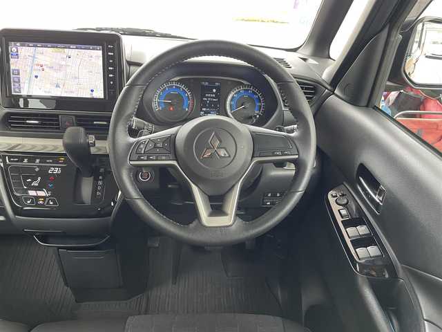 三菱 デリカミニ T 愛知県 2023(令5)年 1万km オレンジⅡ 4WD/合皮ハーフレザーシート/純正９型ナビゲーション/Bluetooth・フルセグテレビ/ハンズフリー両側パワースライドドア/アダクティブLEDヘッドライト/フォグライト/オートライト/社外前後ドラレコ（CS-72FH)/衝突軽減ブレーキ/車線逸脱警報/速度標識認識機能/エクシードバイザー/ヒルディセントコントロール/インパネトレイマット/ステアリングスイッチ/前席シートヒーター/パドルシフト/クリアランスソナー/ルーフレール/サイドデカール/ダイナミックシールドブラック/テールゲートガーニッシュブラック/サイドデカール/エクシードバイザー/ルーフレール/スマートキー/プッシュスタート/オールウェザー用純正フロアマット/アームレストコンソールブラック/保証書/取扱説明書/スペアスマートキー