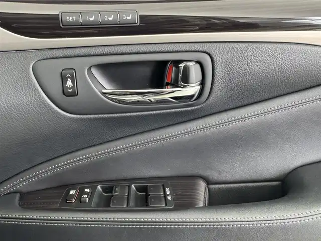 レクサス ＬＳ 600h バージョンL 愛知県 2013(平25)年 9.7万km ブラック モデリスタエアロ　/３眼ＬＥＤライト　/ナビ　/バックカメラ　/パワーシート　/シートヒーター　/エアーシート　/ステアヒーター　/アルミホイール　/パワートランク　/ＥＴＣ　/ＭＴモード　/ＵＳＢ　/ＡＵＸ　/フルセグＴＶ