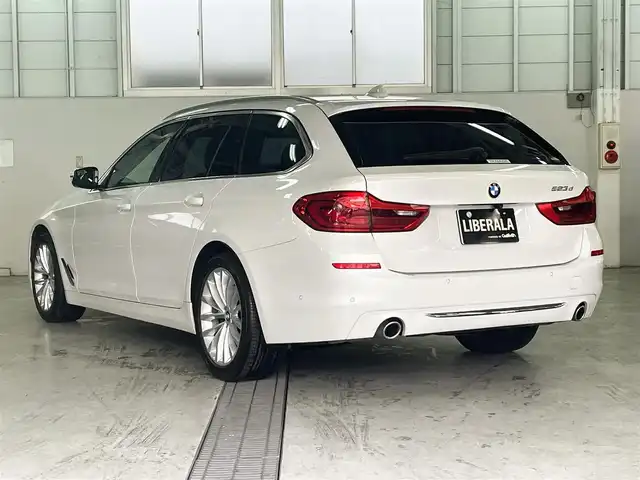 ＢＭＷ ５２３ｄ ツーリング ラグジュアリー 兵庫県 2018(平30)年 5.1万km ミネラルホワイト 純正ナビ/全方位カメラ/前後障害物センサー/ヘッドアップディスプレイ/ブラックレザーシート/全席シートヒーター/電動テールゲート/衝突被害軽減ブレーキ/BSM/LKA/オートマチックハイビーム/地デジTV/ETC/ACC/Bluetooth