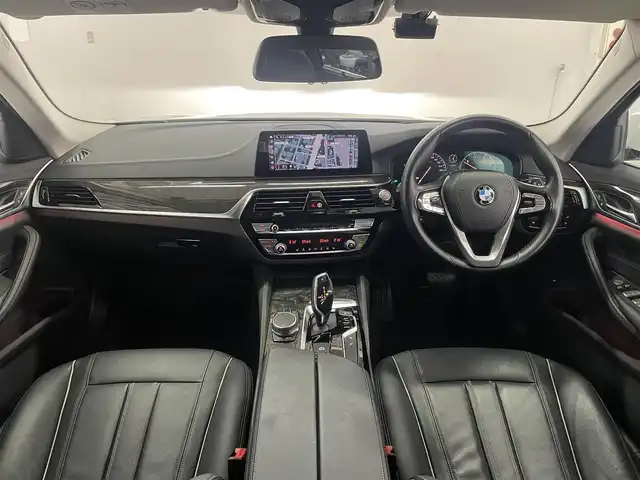 ＢＭＷ ５２３ｄ ツーリング ラグジュアリー 兵庫県 2018(平30)年 5.1万km ミネラルホワイト 純正ナビ/全方位カメラ/前後障害物センサー/ヘッドアップディスプレイ/ブラックレザーシート/全席シートヒーター/電動テールゲート/衝突被害軽減ブレーキ/BSM/LKA/オートマチックハイビーム/地デジTV/ETC/ACC/Bluetooth