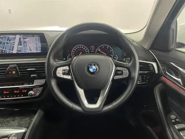 ＢＭＷ ５２３ｄ ツーリング ラグジュアリー 兵庫県 2018(平30)年 5.1万km ミネラルホワイト 純正ナビ/全方位カメラ/前後障害物センサー/ヘッドアップディスプレイ/ブラックレザーシート/全席シートヒーター/電動テールゲート/衝突被害軽減ブレーキ/BSM/LKA/オートマチックハイビーム/地デジTV/ETC/ACC/Bluetooth