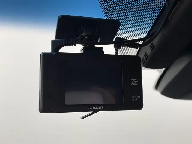 トヨタ カムリ WSレザーパッケージ 大分県 2020(令2)年 4.5万km プレシャスブラックパール 8インチディスプレイオーディオ/JBLサラウンドシステム（9スピーカー）/TV(フルセグ)/BT/USB/AM/FM/Apple Car Play/Android Auto/社外HDMI入力/バックカメラ/前席シートヒーター/パワーシート/Toyota Safety Sense/・プリクラッシュセーフティ（単眼カメラ＋ミリ波レーダー）/・レーンデパーチャーアラート（ステアリング制御機能付き）/・オートマチックハイビーム/・レーダークルーズコントロール（全車速追従機能付）/インテリジェントクリアランスソナー/ブラインドスポットモニター/リアクロストラフィックオートブレーキ/前後ドライブレコーダー：TZ-205W/ビルトインETC2.0/ブラックエディション特別装飾/・プレシャスブラックパール＜219＞/・本革レザーシート（赤革）/・ブラック塗装純正18インチAW/・フロントロアグリルモールディング（スモーク調）/・LEDヘッドライト（スモークエクステンション）/・リアコンビネートランプ（スモークエクステンション）/・フロントカップホルダーリング（サテンメッキ仕様）/ドアバイザー/純正フロアマット/スペアキー