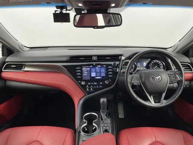 トヨタ カムリ WSレザーパッケージ 大分県 2020(令2)年 4.5万km プレシャスブラックパール 8インチディスプレイオーディオ/JBLサラウンドシステム（9スピーカー）/TV(フルセグ)/BT/USB/AM/FM/Apple Car Play/Android Auto/社外HDMI入力/バックカメラ/前席シートヒーター/パワーシート/Toyota Safety Sense/・プリクラッシュセーフティ（単眼カメラ＋ミリ波レーダー）/・レーンデパーチャーアラート（ステアリング制御機能付き）/・オートマチックハイビーム/・レーダークルーズコントロール（全車速追従機能付）/インテリジェントクリアランスソナー/ブラインドスポットモニター/リアクロストラフィックオートブレーキ/前後ドライブレコーダー：TZ-205W/ビルトインETC2.0/ブラックエディション特別装飾/・プレシャスブラックパール＜219＞/・本革レザーシート（赤革）/・ブラック塗装純正18インチAW/・フロントロアグリルモールディング（スモーク調）/・LEDヘッドライト（スモークエクステンション）/・リアコンビネートランプ（スモークエクステンション）/・フロントカップホルダーリング（サテンメッキ仕様）/ドアバイザー/純正フロアマット/スペアキー
