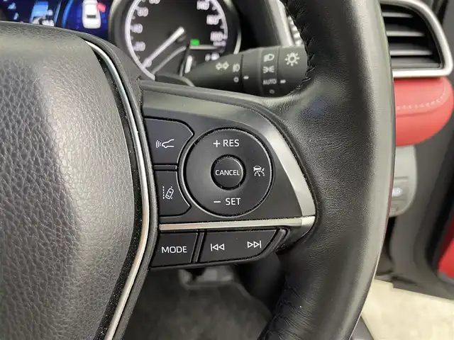 トヨタ カムリ WSレザーパッケージ 大分県 2020(令2)年 4.5万km プレシャスブラックパール 8インチディスプレイオーディオ/JBLサラウンドシステム（9スピーカー）/TV(フルセグ)/BT/USB/AM/FM/Apple Car Play/Android Auto/社外HDMI入力/バックカメラ/前席シートヒーター/パワーシート/Toyota Safety Sense/・プリクラッシュセーフティ（単眼カメラ＋ミリ波レーダー）/・レーンデパーチャーアラート（ステアリング制御機能付き）/・オートマチックハイビーム/・レーダークルーズコントロール（全車速追従機能付）/インテリジェントクリアランスソナー/ブラインドスポットモニター/リアクロストラフィックオートブレーキ/前後ドライブレコーダー：TZ-205W/ビルトインETC2.0/ブラックエディション特別装飾/・プレシャスブラックパール＜219＞/・本革レザーシート（赤革）/・ブラック塗装純正18インチAW/・フロントロアグリルモールディング（スモーク調）/・LEDヘッドライト（スモークエクステンション）/・リアコンビネートランプ（スモークエクステンション）/・フロントカップホルダーリング（サテンメッキ仕様）/ドアバイザー/純正フロアマット/スペアキー