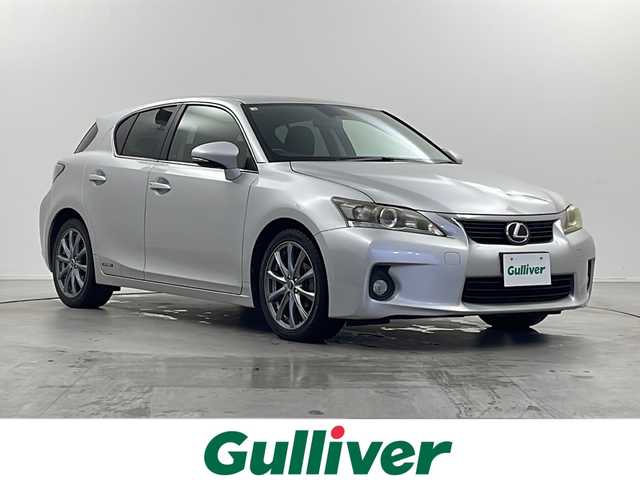 レクサス ＣＴ 200h 栃木県 2011(平23)年 6万km シルバーマイカメタリック 純正ナビ/（CD/DVD/FM・AM/ワンセグ）/バックカメラ/ETC/電動格納ミラー/前席シートヒーター/パドルシフト/革巻きステアリング/ステアリングリモコン/ウインカーミラー/オートエアコン/社外１７インチAW/プッシュスタート/スマートキー