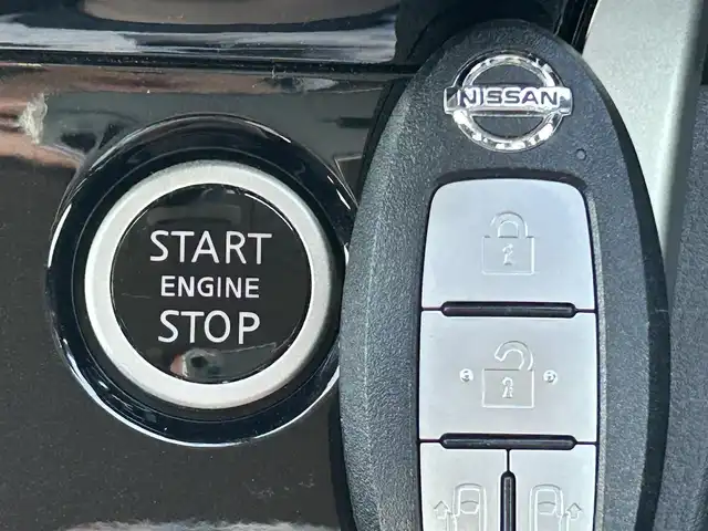 日産 セレナ ハイウェイスター G プロパイロットED 兵庫県 2017(平29)年 6.5万km パール 純正9インチナビ/純正フリップダウンモニター/バックカメラ/ＤＶＤ再生・フルセグＴＶ・ＢＴオーディオ/ブルーレイ再生/プロパイロット/両側パワースライドドア/前後ドライブレコーダー/純正フロアマット/ステアリングリモコン/ETC