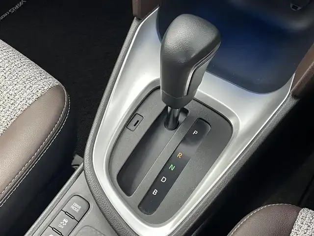 トヨタ ヤリスクロス ハイブリッド Z 福島県 2021(令3)年 4.6万km ホワイトパールクリスタルシャイン モデリスタエアロ/純正ディスプレイオーディオ/パノラミックビューモニター/ステアリングリモコン/プリクラッシュセーフティ/レーントレーシングアシスト/レーダークルーズコントロール/ブラインドスポットモニター/クリアランスソナー/ロードサインアシスト/先行車発進お知らせ機能/シートヒーター/ステアリングヒーター/LEDオートライト/スマートキー/ETC
