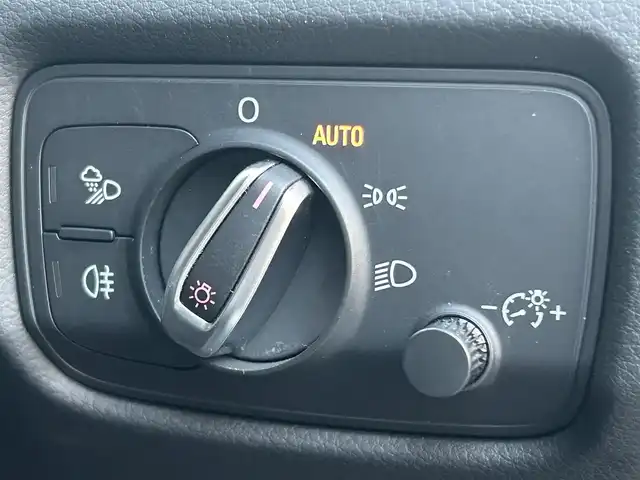 アウディ Ｓ３ セダン 福岡県 2014(平26)年 4.3万km パンサーブラッククリスタルエフェクト アダプティブクルーズコントロール/コンビニエンスパッケージ/衝突軽減ブレーキ/純正ナビ/フルセグTV/Bluetooth/バックカメラ/黒革シート/前席シートヒーター/ステアリングスイッチ/パドルシフト　/LEDライト/オートライト/ドライブレコーダー　/純正18インチアルミホイール/ETC/保証書/スペアキー×1