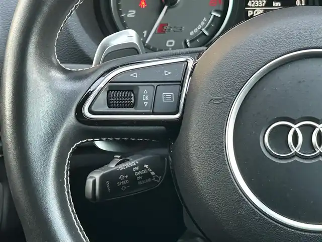 アウディ Ｓ３ セダン 福岡県 2014(平26)年 4.3万km パンサーブラッククリスタルエフェクト アダプティブクルーズコントロール/コンビニエンスパッケージ/衝突軽減ブレーキ/純正ナビ/フルセグTV/Bluetooth/バックカメラ/黒革シート/前席シートヒーター/ステアリングスイッチ/パドルシフト　/LEDライト/オートライト/ドライブレコーダー　/純正18インチアルミホイール/ETC/保証書/スペアキー×1