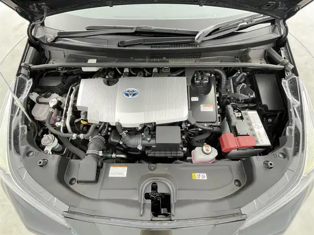トヨタ プリウス Sツーリングセレクション 千葉県 2022(令4)年 3.4万km プレシャスブラックパール セーフティセンス（衝突回避支援パッケージ）/・プリクラッシュセーフティ/・レーントレーシングアシスト/・オートマチックハイビーム/・レーダークルーズコントロール/・ロードサインアシスト/・先行車発進告知機能/純正8インチディスプレイオーディオ/・メモリーナビ/・フルセグTV/・Bluetooth接続/・全方位カメラ/社外アンダーエアロ/社外18インチAW/スマートキー/前後コーナーセンサー/LEDヘッドライト/ビルトインETC2.0