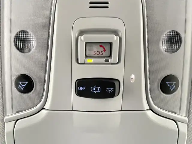 トヨタ プリウス Sツーリングセレクション 千葉県 2022(令4)年 3.4万km プレシャスブラックパール セーフティセンス（衝突回避支援パッケージ）/・プリクラッシュセーフティ/・レーントレーシングアシスト/・オートマチックハイビーム/・レーダークルーズコントロール/・ロードサインアシスト/・先行車発進告知機能/純正8インチディスプレイオーディオ/・メモリーナビ/・フルセグTV/・Bluetooth接続/・全方位カメラ/社外アンダーエアロ/社外18インチAW/スマートキー/前後コーナーセンサー/LEDヘッドライト/ビルトインETC2.0