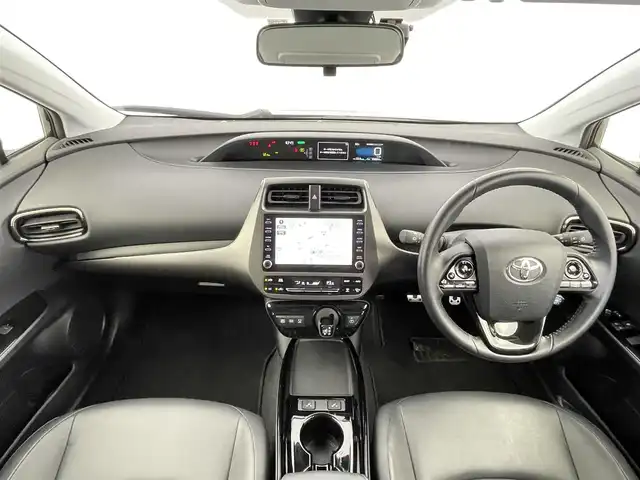トヨタ プリウス Sツーリングセレクション 千葉県 2022(令4)年 3.4万km プレシャスブラックパール セーフティセンス（衝突回避支援パッケージ）/・プリクラッシュセーフティ/・レーントレーシングアシスト/・オートマチックハイビーム/・レーダークルーズコントロール/・ロードサインアシスト/・先行車発進告知機能/純正8インチディスプレイオーディオ/・メモリーナビ/・フルセグTV/・Bluetooth接続/・全方位カメラ/社外アンダーエアロ/社外18インチAW/スマートキー/前後コーナーセンサー/LEDヘッドライト/ビルトインETC2.0