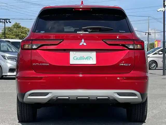 三菱 アウトランダー ＰＨＥＶ G 道央・札幌 2024(令6)年 0.3万km レッドダイヤモンド ４WD/プラグインハイブリッド/寒冷地仕様/純正メーカーナビ/AM/FM/BT/フルセグ/マイパイロット/衝突被害軽減ブレーキ/横滑り防止装置/アダプティブクルーズコントロール/レーンキープアシスト/パーキングセンサー/ブラインドスポットモニター/アラウンドビューモニター/ビルトインETC2.0/自動防眩ミラー/EVMODE/DRIVEMODE切替/パワーバックドア/D席パワーシート/前席シートヒーター/ハーフレザーシート/革巻きステアリング/ステアリングリモコン/パドルシフト/ハンドルヒーター/AC1500W/電動パーキング/オートブレーキホールド/置くだけ充電/プッシュスタート/スマートキー/LEDヘッドライト/オートライト/オートハイビーム/フォグランプ/電動格納ミラー/ウィンカーミラー/純正フロアマット/ドアバイザー/スペアキー