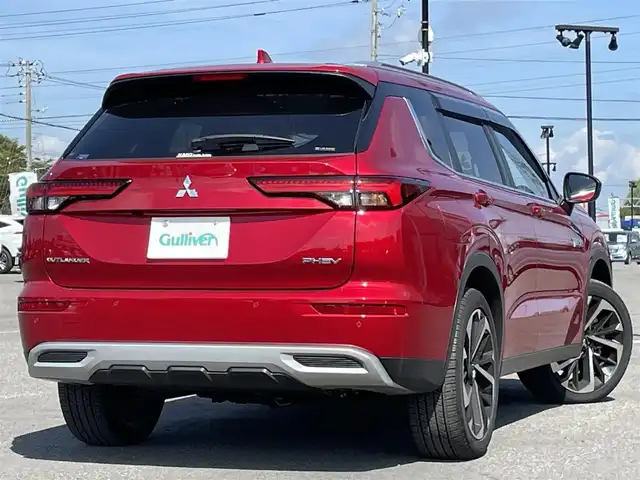 三菱 アウトランダー ＰＨＥＶ G 道央・札幌 2024(令6)年 0.3万km レッドダイヤモンド ４WD/プラグインハイブリッド/寒冷地仕様/純正メーカーナビ/AM/FM/BT/フルセグ/マイパイロット/衝突被害軽減ブレーキ/横滑り防止装置/アダプティブクルーズコントロール/レーンキープアシスト/パーキングセンサー/ブラインドスポットモニター/アラウンドビューモニター/ビルトインETC2.0/自動防眩ミラー/EVMODE/DRIVEMODE切替/パワーバックドア/D席パワーシート/前席シートヒーター/ハーフレザーシート/革巻きステアリング/ステアリングリモコン/パドルシフト/ハンドルヒーター/AC1500W/電動パーキング/オートブレーキホールド/置くだけ充電/プッシュスタート/スマートキー/LEDヘッドライト/オートライト/オートハイビーム/フォグランプ/電動格納ミラー/ウィンカーミラー/純正フロアマット/ドアバイザー/スペアキー
