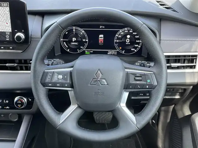 三菱 アウトランダー ＰＨＥＶ G 道央・札幌 2024(令6)年 0.3万km レッドダイヤモンド ４WD/プラグインハイブリッド/寒冷地仕様/純正メーカーナビ/AM/FM/BT/フルセグ/マイパイロット/衝突被害軽減ブレーキ/横滑り防止装置/アダプティブクルーズコントロール/レーンキープアシスト/パーキングセンサー/ブラインドスポットモニター/アラウンドビューモニター/ビルトインETC2.0/自動防眩ミラー/EVMODE/DRIVEMODE切替/パワーバックドア/D席パワーシート/前席シートヒーター/ハーフレザーシート/革巻きステアリング/ステアリングリモコン/パドルシフト/ハンドルヒーター/AC1500W/電動パーキング/オートブレーキホールド/置くだけ充電/プッシュスタート/スマートキー/LEDヘッドライト/オートライト/オートハイビーム/フォグランプ/電動格納ミラー/ウィンカーミラー/純正フロアマット/ドアバイザー/スペアキー