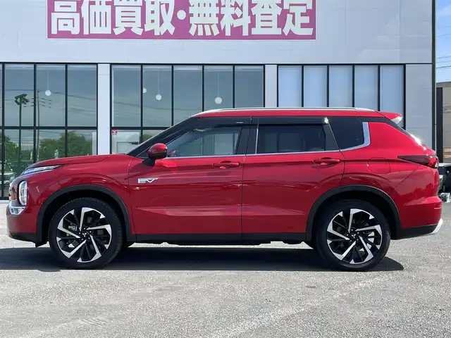 三菱 アウトランダー ＰＨＥＶ G 道央・札幌 2024(令6)年 0.3万km レッドダイヤモンド ４WD/プラグインハイブリッド/寒冷地仕様/純正メーカーナビ/AM/FM/BT/フルセグ/マイパイロット/衝突被害軽減ブレーキ/横滑り防止装置/アダプティブクルーズコントロール/レーンキープアシスト/パーキングセンサー/ブラインドスポットモニター/アラウンドビューモニター/ビルトインETC2.0/自動防眩ミラー/EVMODE/DRIVEMODE切替/パワーバックドア/D席パワーシート/前席シートヒーター/ハーフレザーシート/革巻きステアリング/ステアリングリモコン/パドルシフト/ハンドルヒーター/AC1500W/電動パーキング/オートブレーキホールド/置くだけ充電/プッシュスタート/スマートキー/LEDヘッドライト/オートライト/オートハイビーム/フォグランプ/電動格納ミラー/ウィンカーミラー/純正フロアマット/ドアバイザー/スペアキー