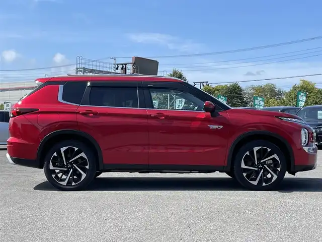 三菱 アウトランダー ＰＨＥＶ G 道央・札幌 2024(令6)年 0.3万km レッドダイヤモンド ４WD/プラグインハイブリッド/寒冷地仕様/純正メーカーナビ/AM/FM/BT/フルセグ/マイパイロット/衝突被害軽減ブレーキ/横滑り防止装置/アダプティブクルーズコントロール/レーンキープアシスト/パーキングセンサー/ブラインドスポットモニター/アラウンドビューモニター/ビルトインETC2.0/自動防眩ミラー/EVMODE/DRIVEMODE切替/パワーバックドア/D席パワーシート/前席シートヒーター/ハーフレザーシート/革巻きステアリング/ステアリングリモコン/パドルシフト/ハンドルヒーター/AC1500W/電動パーキング/オートブレーキホールド/置くだけ充電/プッシュスタート/スマートキー/LEDヘッドライト/オートライト/オートハイビーム/フォグランプ/電動格納ミラー/ウィンカーミラー/純正フロアマット/ドアバイザー/スペアキー