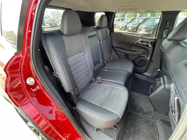 三菱 アウトランダー ＰＨＥＶ G 道央・札幌 2024(令6)年 0.3万km レッドダイヤモンド ４WD/プラグインハイブリッド/寒冷地仕様/純正メーカーナビ/AM/FM/BT/フルセグ/マイパイロット/衝突被害軽減ブレーキ/横滑り防止装置/アダプティブクルーズコントロール/レーンキープアシスト/パーキングセンサー/ブラインドスポットモニター/アラウンドビューモニター/ビルトインETC2.0/自動防眩ミラー/EVMODE/DRIVEMODE切替/パワーバックドア/D席パワーシート/前席シートヒーター/ハーフレザーシート/革巻きステアリング/ステアリングリモコン/パドルシフト/ハンドルヒーター/AC1500W/電動パーキング/オートブレーキホールド/置くだけ充電/プッシュスタート/スマートキー/LEDヘッドライト/オートライト/オートハイビーム/フォグランプ/電動格納ミラー/ウィンカーミラー/純正フロアマット/ドアバイザー/スペアキー