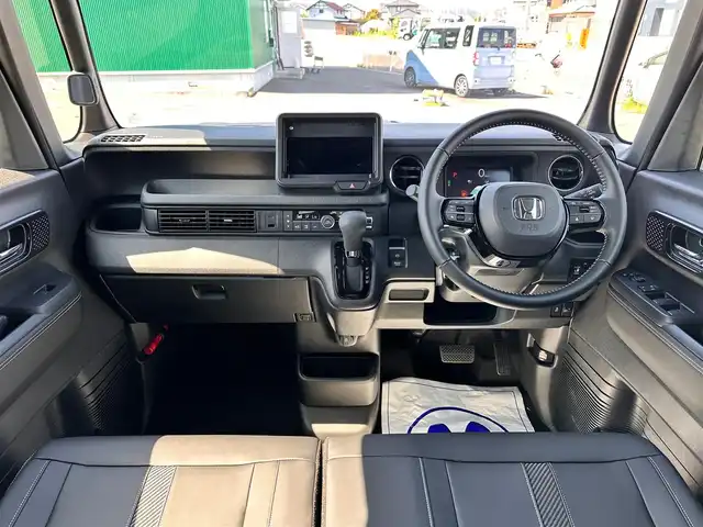 ホンダ Ｎ ＢＯＸ カスタム コーディネートスタイル 宮城県 2025(令7)年 0.1万km パールⅡ 2トーンカラー/ホンダセンシング/●衝突軽減ブレーキ（CMBS）/●先行車発進お知らせ機能/●歩行者事故低減ステアリング/●路外逸脱抑制機能/●標識認識機能/●渋滞追従機能付アダプティブクルーズコントロール（ACC）/●車線維持支援システム（LKAS）/●誤発進抑制機能/●後方誤発進抑制機能/●近距離衝突軽減ブレーキ/●急アクセル抑制機能/●パーキングセンサーシステム/●オートハイビーム/コーディネートスタイル/●フルプライムスムースシート/●本革巻ステアリングホイール/●プライムスムースドアライニングアームレスト/●ダークヘマタイト塗装 ドアオーナメントパネル/●ダーククロームメッキ加飾/●専用14インチアルミホイール/●コンビニフック付シートバックテーブル（運転席&助手席）/バックカメラ/前席シートヒーター/ステアリングスイッチ/電動パーキングブレーキ/ブレーキホールド/LEDヘッドランプ/オートライト/W/サイド/カーテンエアバッグ