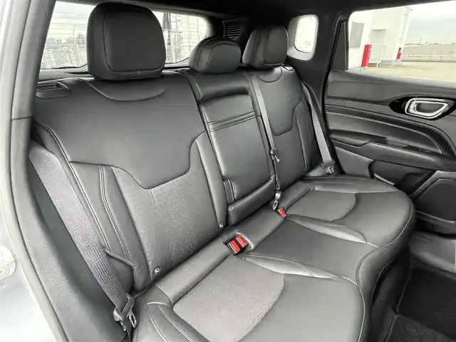 クライスラー・ジープ ジープ コンパス ナイトイーグル 東京都 2022(令4)年 1.6万km グレーⅡ 純正ナビ/ＢＴオーディオ/ＵＳＢ/Ｂカメラ/ハーフレザーシート/ＡＣＣ/ＢＳＭ/レーンキープ/アイドリングストップ/スマートキー/ＥＴＣ