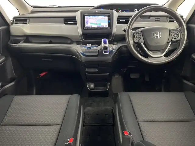 ホンダ フリード＋ ハイブリット G ホンダセンシング 鹿児島県 2016(平28)年 6.2万km ホワイトオーキッドパール 純正ナビ/・Bluetooth/・フルセグTV/・CD/・DVD/ホンダセンシング/・衝突軽減ブレーキ/・誤発進抑制機能/・歩行者事故低減ステアリング/・路外逸脱抑制機能/・先行者発進お知らせ機能/・標識認識機能/・渋滞追従機能付きアダクティブクルーズコントロール/・レーンキープアシスト/・後方誤発進抑制機能/・オートマチックハイビーム/両側パワスラ/追従クルコン/ステアリングリモコン/オートライト