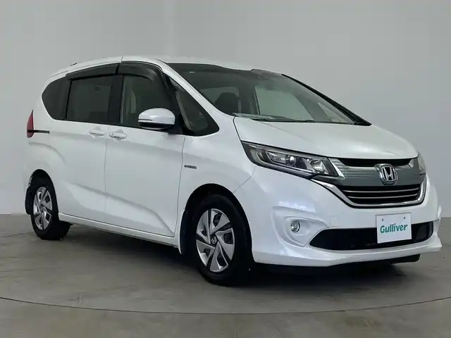 ホンダ フリード＋ ハイブリット G ホンダセンシング 鹿児島県 2016(平28)年 6.2万km ホワイトオーキッドパール 純正ナビ/・Bluetooth/・フルセグTV/・CD/・DVD/ホンダセンシング/・衝突軽減ブレーキ/・誤発進抑制機能/・歩行者事故低減ステアリング/・路外逸脱抑制機能/・先行者発進お知らせ機能/・標識認識機能/・渋滞追従機能付きアダクティブクルーズコントロール/・レーンキープアシスト/・後方誤発進抑制機能/・オートマチックハイビーム/両側パワスラ/追従クルコン/ステアリングリモコン/オートライト