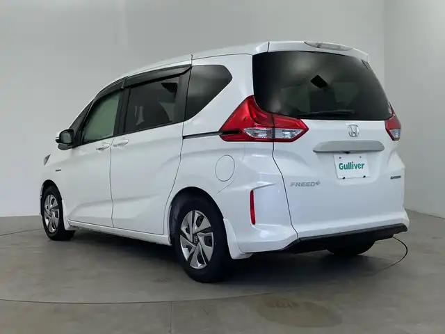 ホンダ フリード＋ ハイブリット G ホンダセンシング 鹿児島県 2016(平28)年 6.2万km ホワイトオーキッドパール 純正ナビ/・Bluetooth/・フルセグTV/・CD/・DVD/ホンダセンシング/・衝突軽減ブレーキ/・誤発進抑制機能/・歩行者事故低減ステアリング/・路外逸脱抑制機能/・先行者発進お知らせ機能/・標識認識機能/・渋滞追従機能付きアダクティブクルーズコントロール/・レーンキープアシスト/・後方誤発進抑制機能/・オートマチックハイビーム/両側パワスラ/追従クルコン/ステアリングリモコン/オートライト