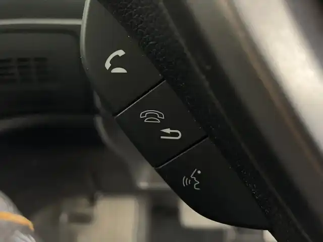 ホンダ フリード＋ ハイブリット G ホンダセンシング 鹿児島県 2016(平28)年 6.2万km ホワイトオーキッドパール 純正ナビ/・Bluetooth/・フルセグTV/・CD/・DVD/ホンダセンシング/・衝突軽減ブレーキ/・誤発進抑制機能/・歩行者事故低減ステアリング/・路外逸脱抑制機能/・先行者発進お知らせ機能/・標識認識機能/・渋滞追従機能付きアダクティブクルーズコントロール/・レーンキープアシスト/・後方誤発進抑制機能/・オートマチックハイビーム/両側パワスラ/追従クルコン/ステアリングリモコン/オートライト