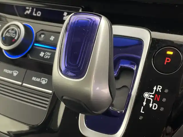 ホンダ フリード＋ ハイブリット G ホンダセンシング 鹿児島県 2016(平28)年 6.2万km ホワイトオーキッドパール 純正ナビ/・Bluetooth/・フルセグTV/・CD/・DVD/ホンダセンシング/・衝突軽減ブレーキ/・誤発進抑制機能/・歩行者事故低減ステアリング/・路外逸脱抑制機能/・先行者発進お知らせ機能/・標識認識機能/・渋滞追従機能付きアダクティブクルーズコントロール/・レーンキープアシスト/・後方誤発進抑制機能/・オートマチックハイビーム/両側パワスラ/追従クルコン/ステアリングリモコン/オートライト