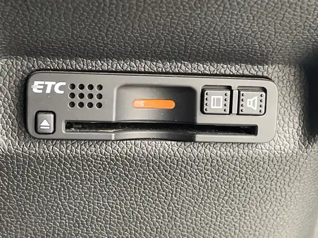 ホンダ フリード＋ ハイブリット G ホンダセンシング 鹿児島県 2016(平28)年 6.2万km ホワイトオーキッドパール 純正ナビ/・Bluetooth/・フルセグTV/・CD/・DVD/ホンダセンシング/・衝突軽減ブレーキ/・誤発進抑制機能/・歩行者事故低減ステアリング/・路外逸脱抑制機能/・先行者発進お知らせ機能/・標識認識機能/・渋滞追従機能付きアダクティブクルーズコントロール/・レーンキープアシスト/・後方誤発進抑制機能/・オートマチックハイビーム/両側パワスラ/追従クルコン/ステアリングリモコン/オートライト