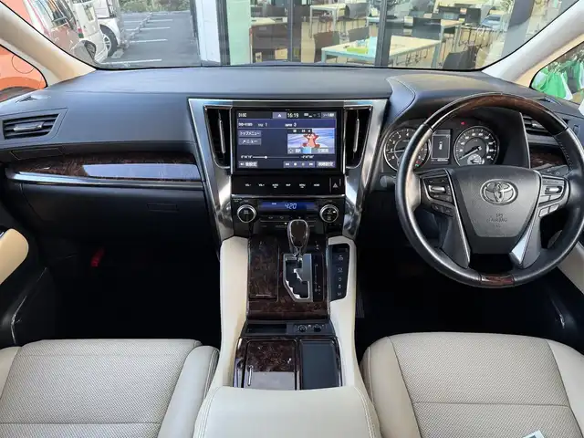 トヨタ アルファード G 東京都 2019(令1)年 4.6万km ブラック ワンオーナー /トヨタセーフティセンス/・プリクラッシュセーフティ/・レーントレーシングアシスト/・レーダークルーズコントロール/・オートマチックハイビーム/・ロードサインアシスト/・インテリジェントクリアランスソナー/純正ナビ /・FM/AM/CD/DVD/・フルセグTV/Bluetooth/バックカメラ /後席リアモニター /4WD /ETC2.0 /両側パワースライドドア /レザーシート /D/Nパワーシート /シートヒーター/クーラー /純正17インチアルミホイール/スペアタイヤ有/エンジンスタートボタン/スマートキー/スペアキー有/オートライト/オートエアコン/保証書/取扱説明書