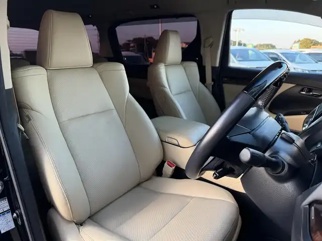 トヨタ アルファード G 東京都 2019(令1)年 4.6万km ブラック ワンオーナー /トヨタセーフティセンス/・プリクラッシュセーフティ/・レーントレーシングアシスト/・レーダークルーズコントロール/・オートマチックハイビーム/・ロードサインアシスト/・インテリジェントクリアランスソナー/純正ナビ /・FM/AM/CD/DVD/・フルセグTV/Bluetooth/バックカメラ /後席リアモニター /4WD /ETC2.0 /両側パワースライドドア /レザーシート /D/Nパワーシート /シートヒーター/クーラー /純正17インチアルミホイール/スペアタイヤ有/エンジンスタートボタン/スマートキー/スペアキー有/オートライト/オートエアコン/保証書/取扱説明書