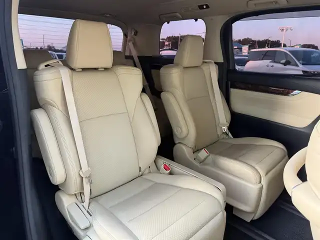 トヨタ アルファード G 東京都 2019(令1)年 4.6万km ブラック ワンオーナー /トヨタセーフティセンス/・プリクラッシュセーフティ/・レーントレーシングアシスト/・レーダークルーズコントロール/・オートマチックハイビーム/・ロードサインアシスト/・インテリジェントクリアランスソナー/純正ナビ /・FM/AM/CD/DVD/・フルセグTV/Bluetooth/バックカメラ /後席リアモニター /4WD /ETC2.0 /両側パワースライドドア /レザーシート /D/Nパワーシート /シートヒーター/クーラー /純正17インチアルミホイール/スペアタイヤ有/エンジンスタートボタン/スマートキー/スペアキー有/オートライト/オートエアコン/保証書/取扱説明書