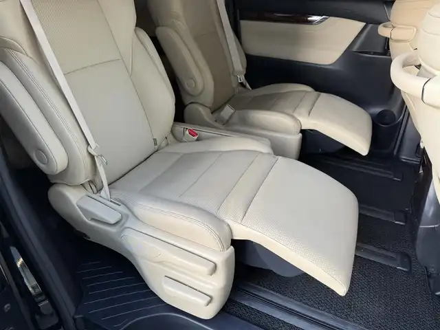 トヨタ アルファード G 東京都 2019(令1)年 4.6万km ブラック ワンオーナー /トヨタセーフティセンス/・プリクラッシュセーフティ/・レーントレーシングアシスト/・レーダークルーズコントロール/・オートマチックハイビーム/・ロードサインアシスト/・インテリジェントクリアランスソナー/純正ナビ /・FM/AM/CD/DVD/・フルセグTV/Bluetooth/バックカメラ /後席リアモニター /4WD /ETC2.0 /両側パワースライドドア /レザーシート /D/Nパワーシート /シートヒーター/クーラー /純正17インチアルミホイール/スペアタイヤ有/エンジンスタートボタン/スマートキー/スペアキー有/オートライト/オートエアコン/保証書/取扱説明書