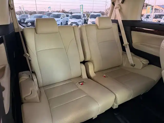 トヨタ アルファード G 東京都 2019(令1)年 4.6万km ブラック ワンオーナー /トヨタセーフティセンス/・プリクラッシュセーフティ/・レーントレーシングアシスト/・レーダークルーズコントロール/・オートマチックハイビーム/・ロードサインアシスト/・インテリジェントクリアランスソナー/純正ナビ /・FM/AM/CD/DVD/・フルセグTV/Bluetooth/バックカメラ /後席リアモニター /4WD /ETC2.0 /両側パワースライドドア /レザーシート /D/Nパワーシート /シートヒーター/クーラー /純正17インチアルミホイール/スペアタイヤ有/エンジンスタートボタン/スマートキー/スペアキー有/オートライト/オートエアコン/保証書/取扱説明書