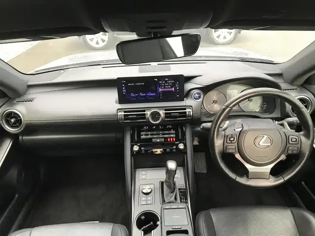 レクサス ＩＳ 300h バージョンL 富山県 2021(令3)年 6.4万km シルバー 純正ナビ/フルセグTV/Bluetooth/全周囲カメラ/プリクラッシュセーフティ/クリアランスソナー/レーンキープアシスト/ブラインドスポットモニター/レーダークルーズコントロール/レザーシート/メモリー付パワーシート/シートヒーター/エアシート/プッシュスタート/スマートキー/三眼LEDヘッドライト/ETC2.0
