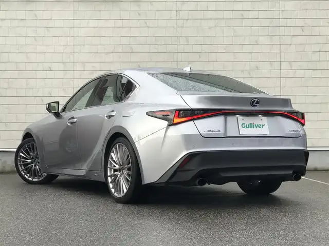 レクサス ＩＳ 300h バージョンL 富山県 2021(令3)年 6.4万km シルバー 純正ナビ/フルセグTV/Bluetooth/全周囲カメラ/プリクラッシュセーフティ/クリアランスソナー/レーンキープアシスト/ブラインドスポットモニター/レーダークルーズコントロール/レザーシート/メモリー付パワーシート/シートヒーター/エアシート/プッシュスタート/スマートキー/三眼LEDヘッドライト/ETC2.0