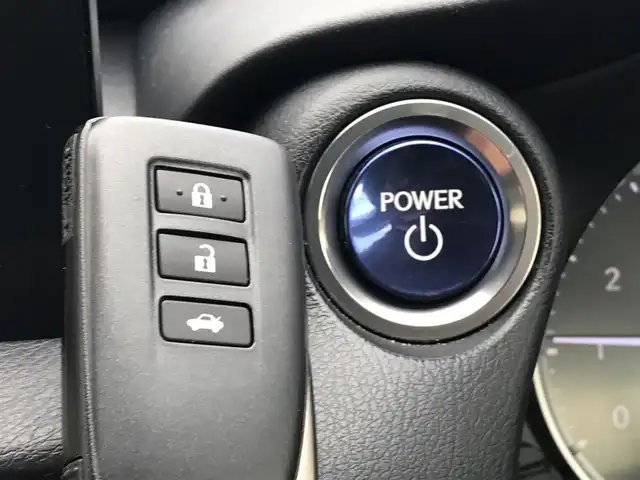 レクサス ＩＳ 300h バージョンL 富山県 2021(令3)年 6.4万km シルバー 純正ナビ/フルセグTV/Bluetooth/全周囲カメラ/プリクラッシュセーフティ/クリアランスソナー/レーンキープアシスト/ブラインドスポットモニター/レーダークルーズコントロール/レザーシート/メモリー付パワーシート/シートヒーター/エアシート/プッシュスタート/スマートキー/三眼LEDヘッドライト/ETC2.0