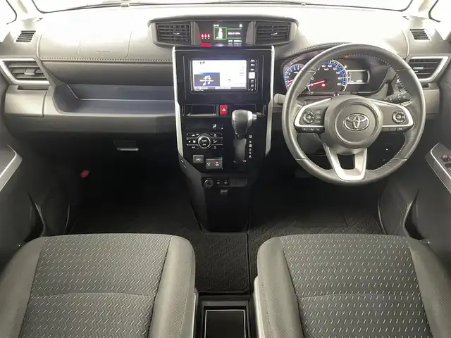 トヨタ ルーミー カスタムG 福島県 2023(令5)年 2.6万km パールホワイトⅢ トヨタセーフティセンス/・オートマチックハイビーム/・標識認識機能/・衝突回避ブレーキ/・車線逸脱防止機能/・衝突被害軽減システム/・盗難防止装置/・前後コーナーセンサー/純正7インチメモリーナビ/・型番；NMZK-W73D/・フルセグ/TV/BT/USB/CD/DVD/iPod/AM/FM/全方位カメラ/両側パワースライドドア/レーダークルーズコントロール/LEDオートライト/・フォグランプ/シートヒーター/純正アルミホイール付きサマータイヤ/PWRモード/アイドリングストップ/電子パーキング/・オートブレーキホールド/電動格納ミラー/・ウィンカーミラー/ETC/ドアバイザー/純正フロアマット/社外センターコンソール/コンフォートパッケージ/プッシュスタート/・スマートキー/・スペアキー