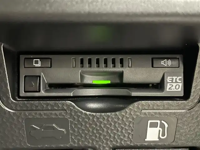 トヨタ ルーミー カスタムG 福島県 2023(令5)年 2.6万km パールホワイトⅢ トヨタセーフティセンス/・オートマチックハイビーム/・標識認識機能/・衝突回避ブレーキ/・車線逸脱防止機能/・衝突被害軽減システム/・盗難防止装置/・前後コーナーセンサー/純正7インチメモリーナビ/・型番；NMZK-W73D/・フルセグ/TV/BT/USB/CD/DVD/iPod/AM/FM/全方位カメラ/両側パワースライドドア/レーダークルーズコントロール/LEDオートライト/・フォグランプ/シートヒーター/純正アルミホイール付きサマータイヤ/PWRモード/アイドリングストップ/電子パーキング/・オートブレーキホールド/電動格納ミラー/・ウィンカーミラー/ETC/ドアバイザー/純正フロアマット/社外センターコンソール/コンフォートパッケージ/プッシュスタート/・スマートキー/・スペアキー