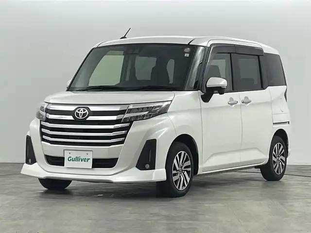 トヨタ ルーミー カスタムG 福島県 2023(令5)年 2.6万km パールホワイトⅢ トヨタセーフティセンス/・オートマチックハイビーム/・標識認識機能/・衝突回避ブレーキ/・車線逸脱防止機能/・衝突被害軽減システム/・盗難防止装置/・前後コーナーセンサー/純正7インチメモリーナビ/・型番；NMZK-W73D/・フルセグ/TV/BT/USB/CD/DVD/iPod/AM/FM/全方位カメラ/両側パワースライドドア/レーダークルーズコントロール/LEDオートライト/・フォグランプ/シートヒーター/純正アルミホイール付きサマータイヤ/PWRモード/アイドリングストップ/電子パーキング/・オートブレーキホールド/電動格納ミラー/・ウィンカーミラー/ETC/ドアバイザー/純正フロアマット/社外センターコンソール/コンフォートパッケージ/プッシュスタート/・スマートキー/・スペアキー