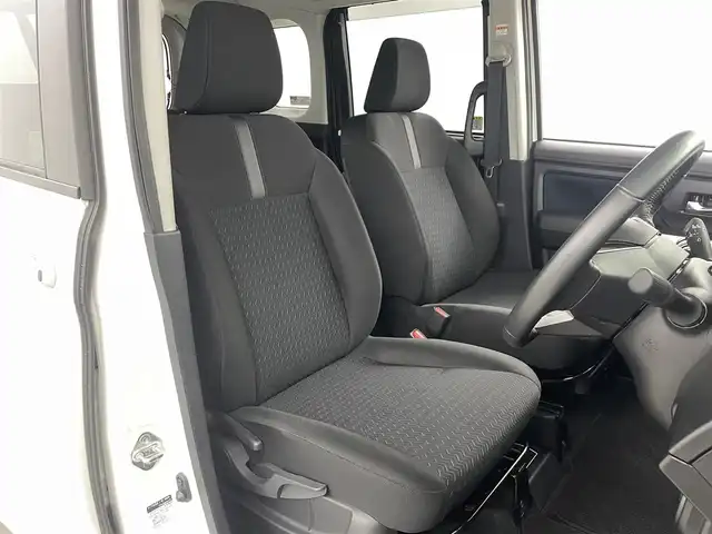 トヨタ ルーミー カスタムG 福島県 2023(令5)年 2.6万km パールホワイトⅢ トヨタセーフティセンス/・オートマチックハイビーム/・標識認識機能/・衝突回避ブレーキ/・車線逸脱防止機能/・衝突被害軽減システム/・盗難防止装置/・前後コーナーセンサー/純正7インチメモリーナビ/・型番；NMZK-W73D/・フルセグ/TV/BT/USB/CD/DVD/iPod/AM/FM/全方位カメラ/両側パワースライドドア/レーダークルーズコントロール/LEDオートライト/・フォグランプ/シートヒーター/純正アルミホイール付きサマータイヤ/PWRモード/アイドリングストップ/電子パーキング/・オートブレーキホールド/電動格納ミラー/・ウィンカーミラー/ETC/ドアバイザー/純正フロアマット/社外センターコンソール/コンフォートパッケージ/プッシュスタート/・スマートキー/・スペアキー