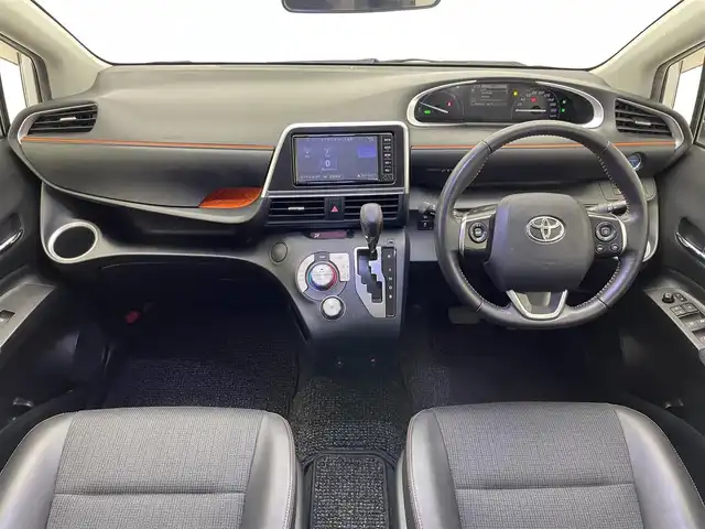 トヨタ シエンタ ハイブリッド G クエロ 愛知県 2017(平29)年 7万km ホワイトパールクリスタルシャイン 純正ナビ　シートヒーター　ドラレコ　禁煙　バックカメラ　両側パワスラ　ＥＴＣ　セーフティセンス　衝突軽減　車線逸脱　ワイパーデアイサー　ＬＥＤオートライト　フォグランプ　純正ＯＰ１６ＡＷ　ハーフレザー