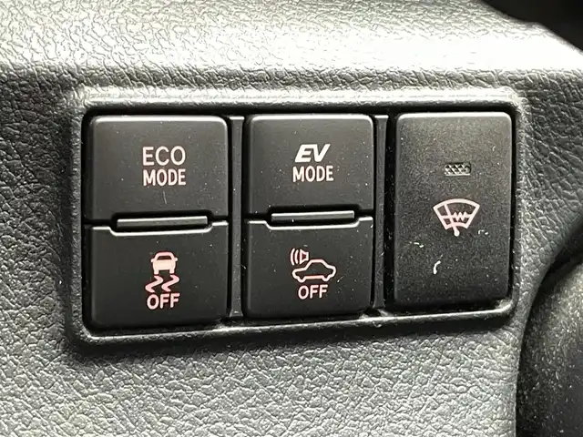 トヨタ シエンタ ハイブリッド G クエロ 愛知県 2017(平29)年 7万km ホワイトパールクリスタルシャイン 純正ナビ　シートヒーター　ドラレコ　禁煙　バックカメラ　両側パワスラ　ＥＴＣ　セーフティセンス　衝突軽減　車線逸脱　ワイパーデアイサー　ＬＥＤオートライト　フォグランプ　純正ＯＰ１６ＡＷ　ハーフレザー