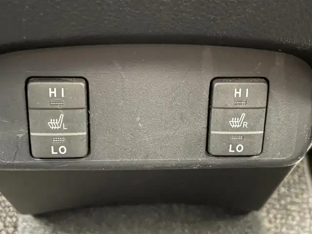 トヨタ シエンタ ハイブリッド G クエロ 愛知県 2017(平29)年 7万km ホワイトパールクリスタルシャイン 純正ナビ　シートヒーター　ドラレコ　禁煙　バックカメラ　両側パワスラ　ＥＴＣ　セーフティセンス　衝突軽減　車線逸脱　ワイパーデアイサー　ＬＥＤオートライト　フォグランプ　純正ＯＰ１６ＡＷ　ハーフレザー