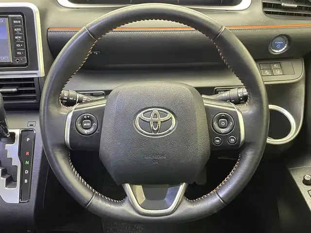 トヨタ シエンタ ハイブリッド G クエロ 愛知県 2017(平29)年 7万km ホワイトパールクリスタルシャイン 純正ナビ　シートヒーター　ドラレコ　禁煙　バックカメラ　両側パワスラ　ＥＴＣ　セーフティセンス　衝突軽減　車線逸脱　ワイパーデアイサー　ＬＥＤオートライト　フォグランプ　純正ＯＰ１６ＡＷ　ハーフレザー